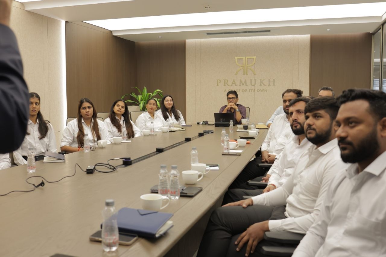 Corporate training session led by R Mandates